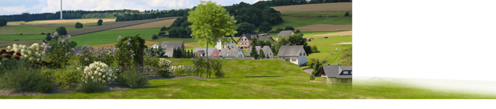 Landschaft mit grünen Wiesen, Bäumen und kleinen Häusern im Hintergrund. Landschaft mit grünen Wiesen, Bäumen und kleinen Häusern im Hintergrund.